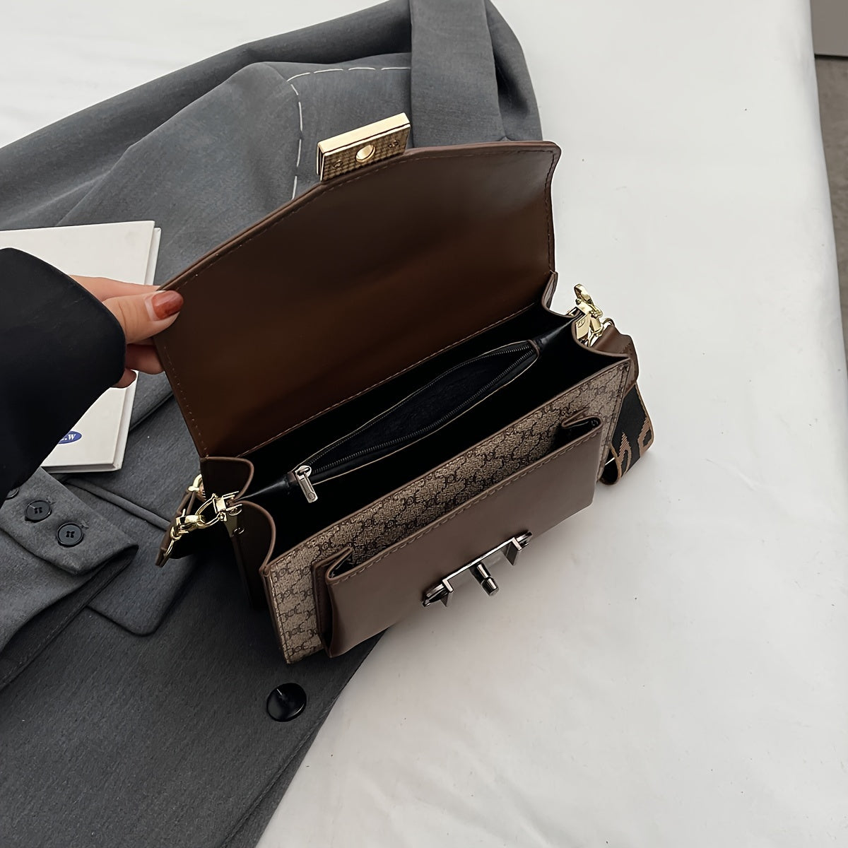 Avenue - Elegant Retro Leather Handbag