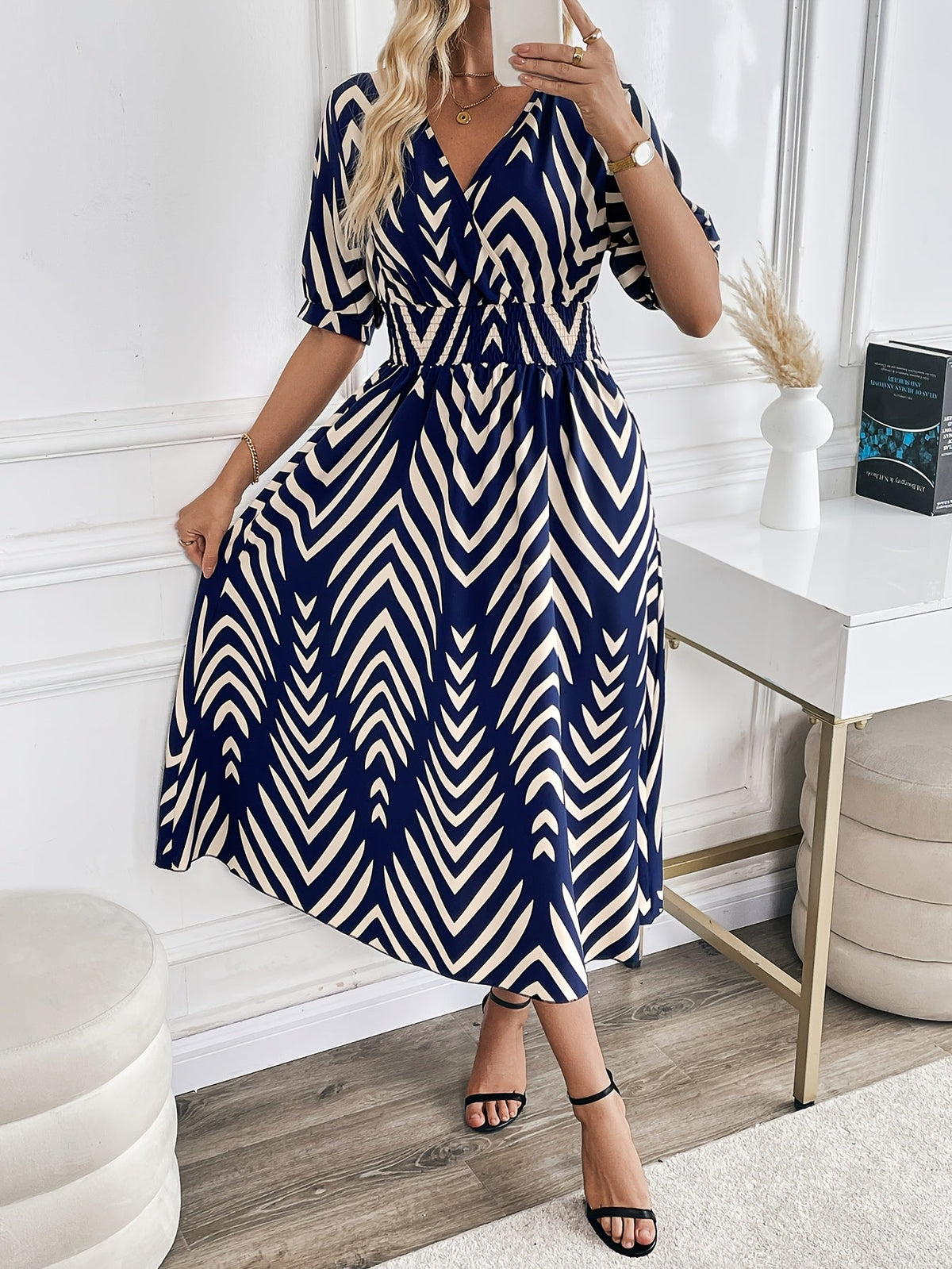 Lily™ - Chic Chevron Print Dress