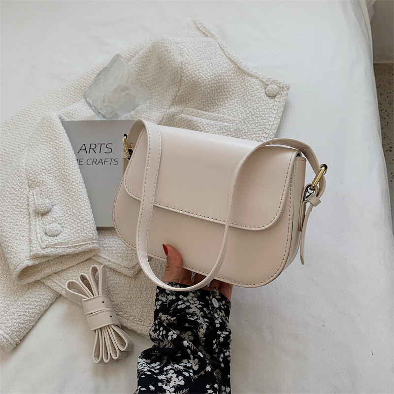 Avery - Crossbody Leather Saddle Bag