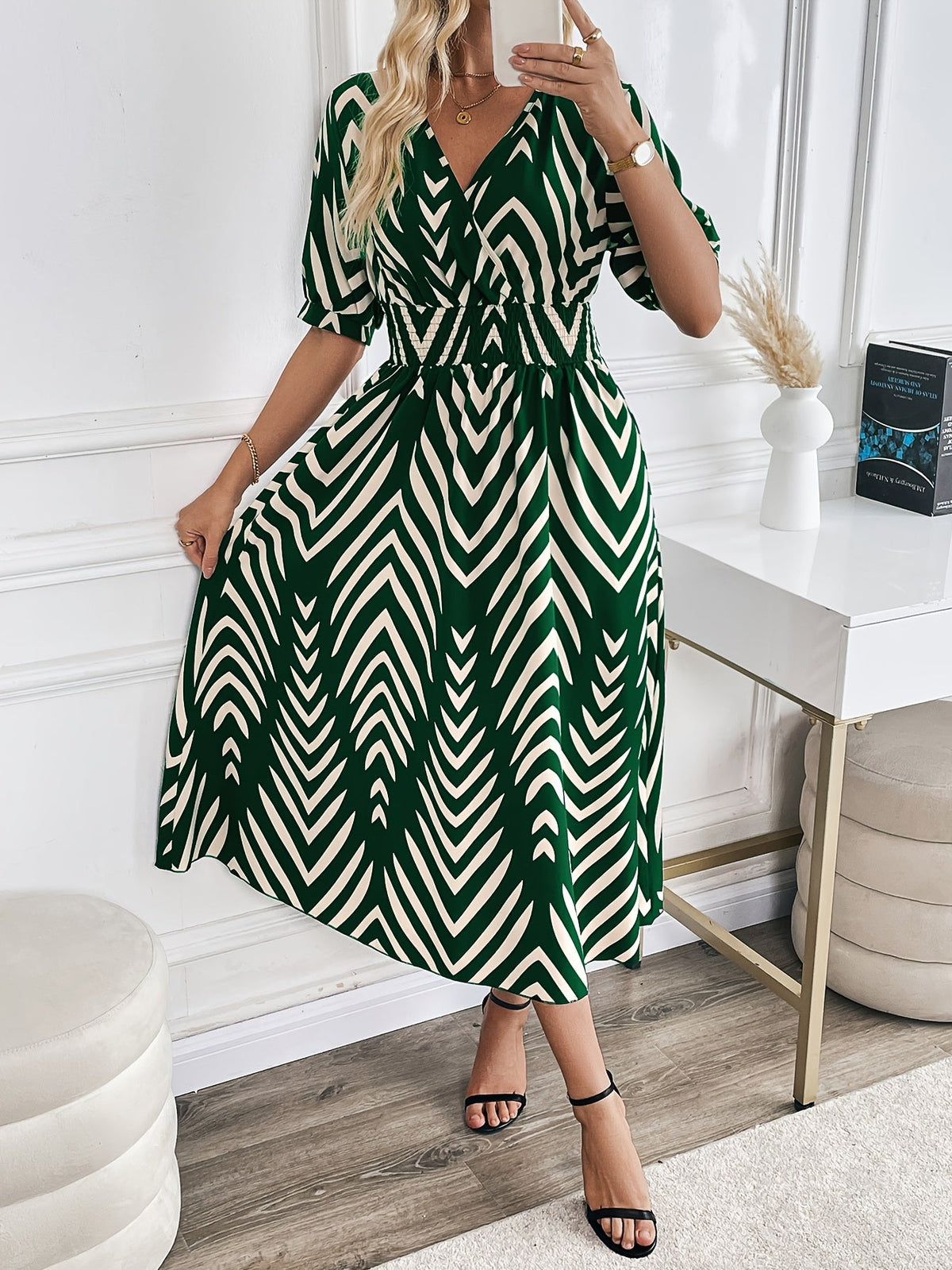 Lily™ - Chic Chevron Print Dress