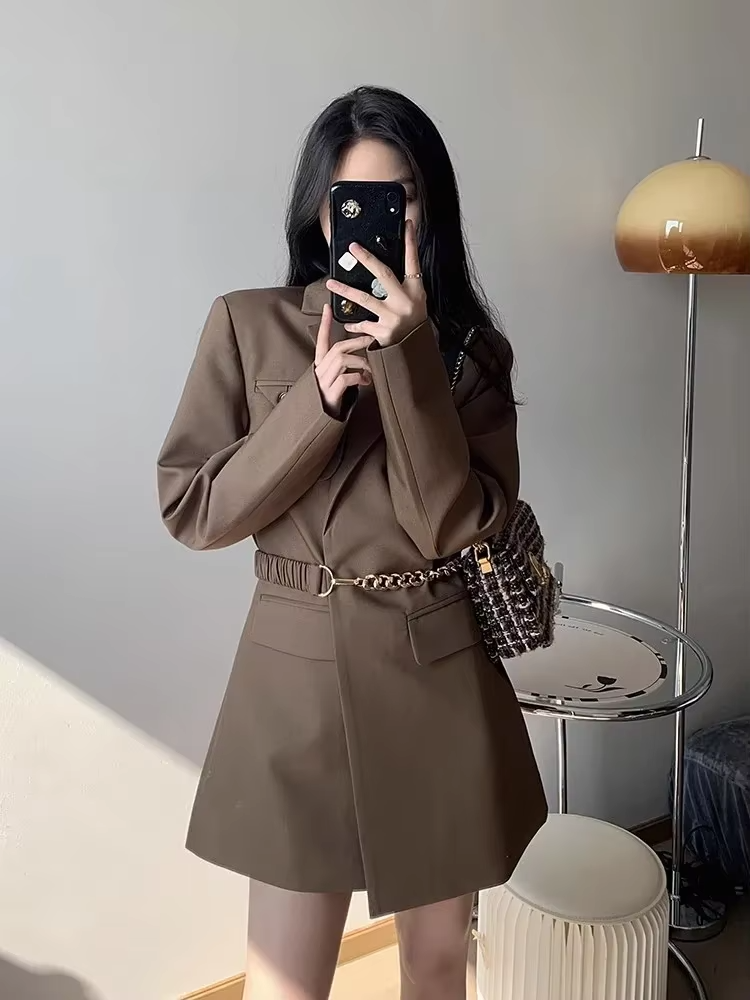 Layla™ - Chic Chain Belt Blazer