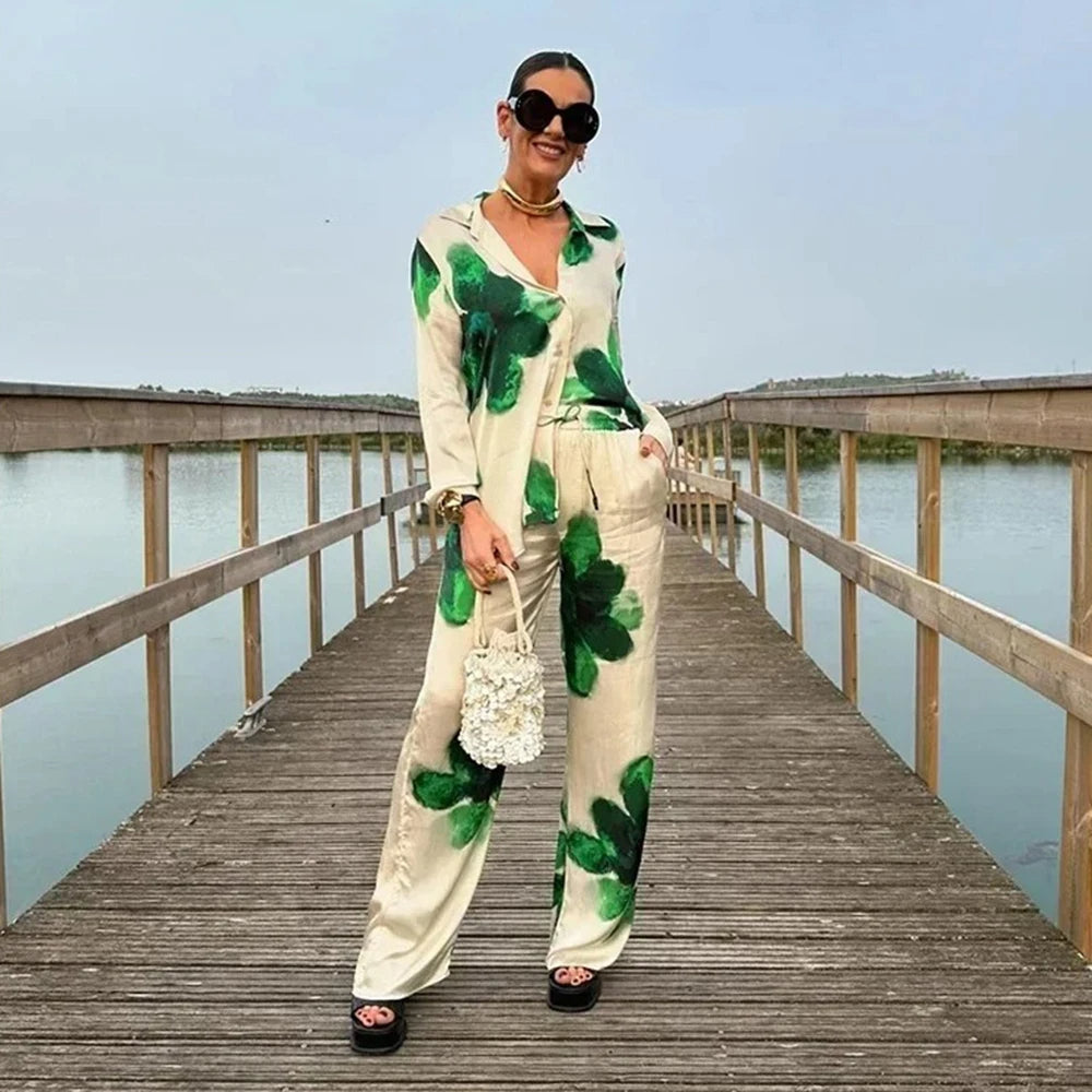 Zoe™ - Stylish Vintage Outfit